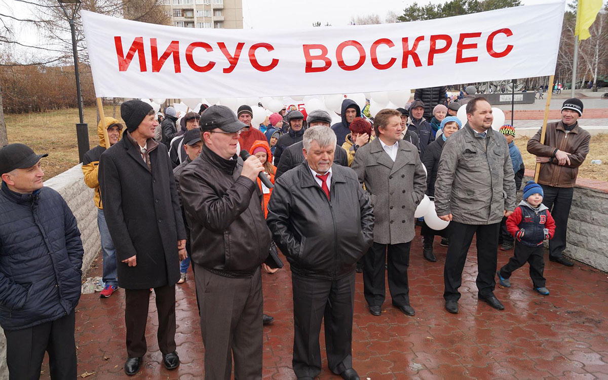 В день празднования Пасхи в Ангарске состоялось традиционное шествие евангельских церквей